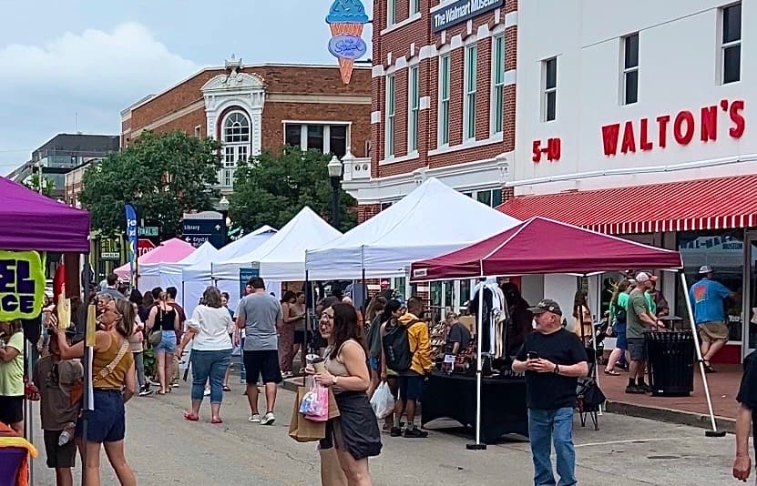 Farmers market street scene in downtown Bentonville