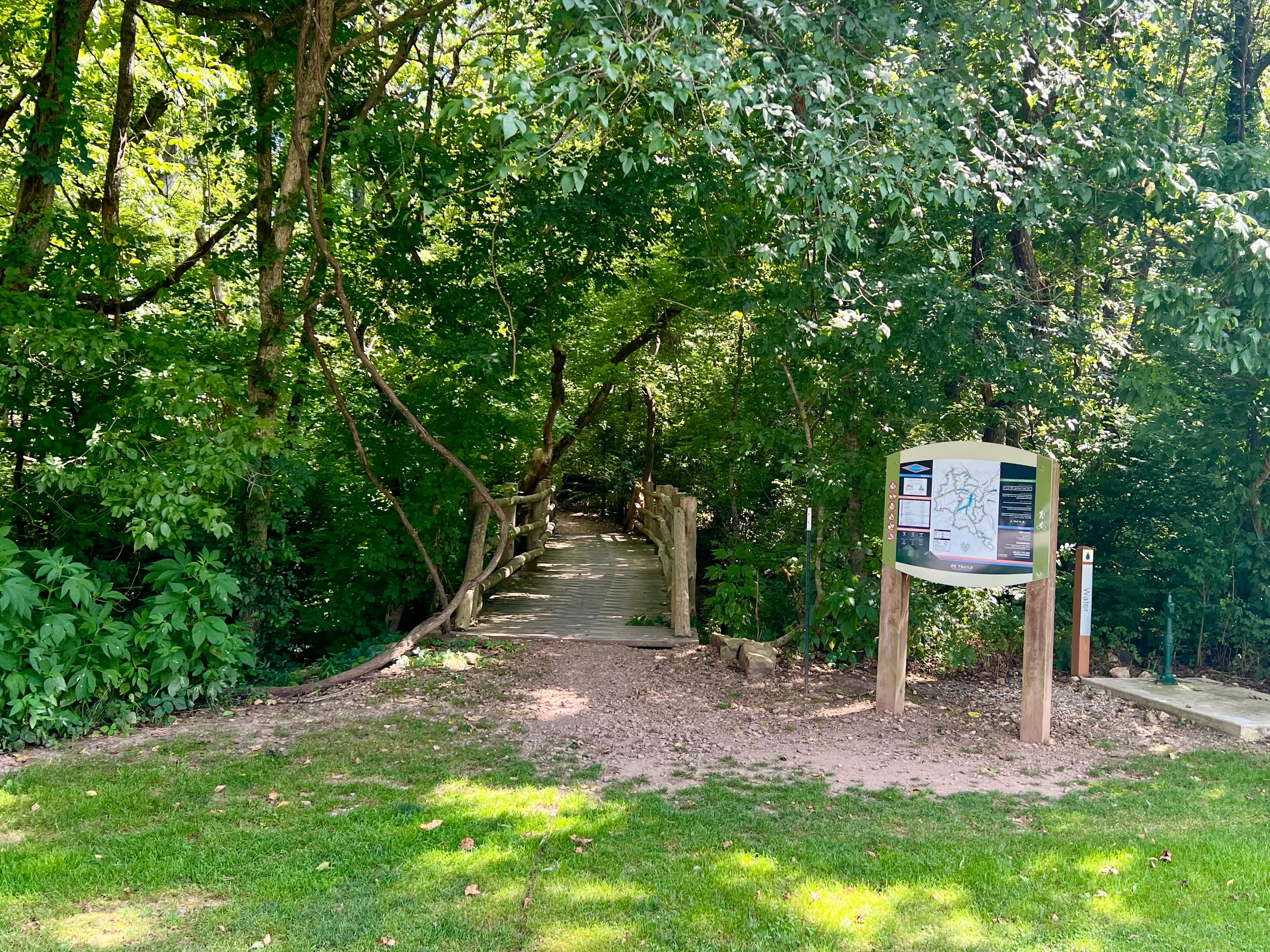 Bella Vista trailhead surrounded by trees